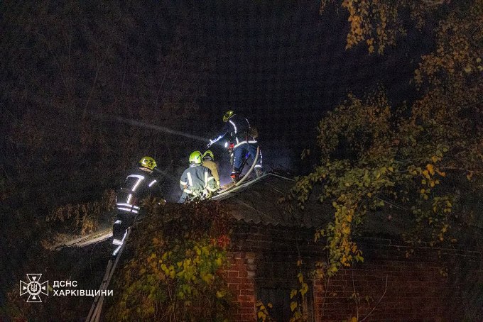 У Харкові рятувальники загасили пожежу в покинутому будинку